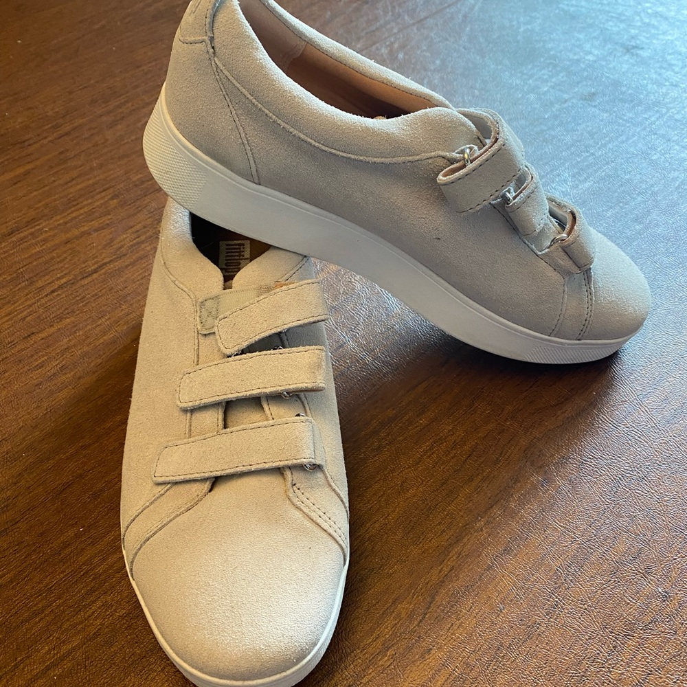 Fitflop Women's Rally strap Beige sueded Sneakers sz 8